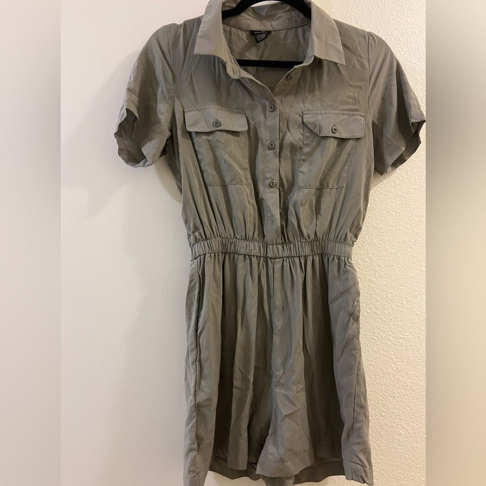 Rue 21 army green romper